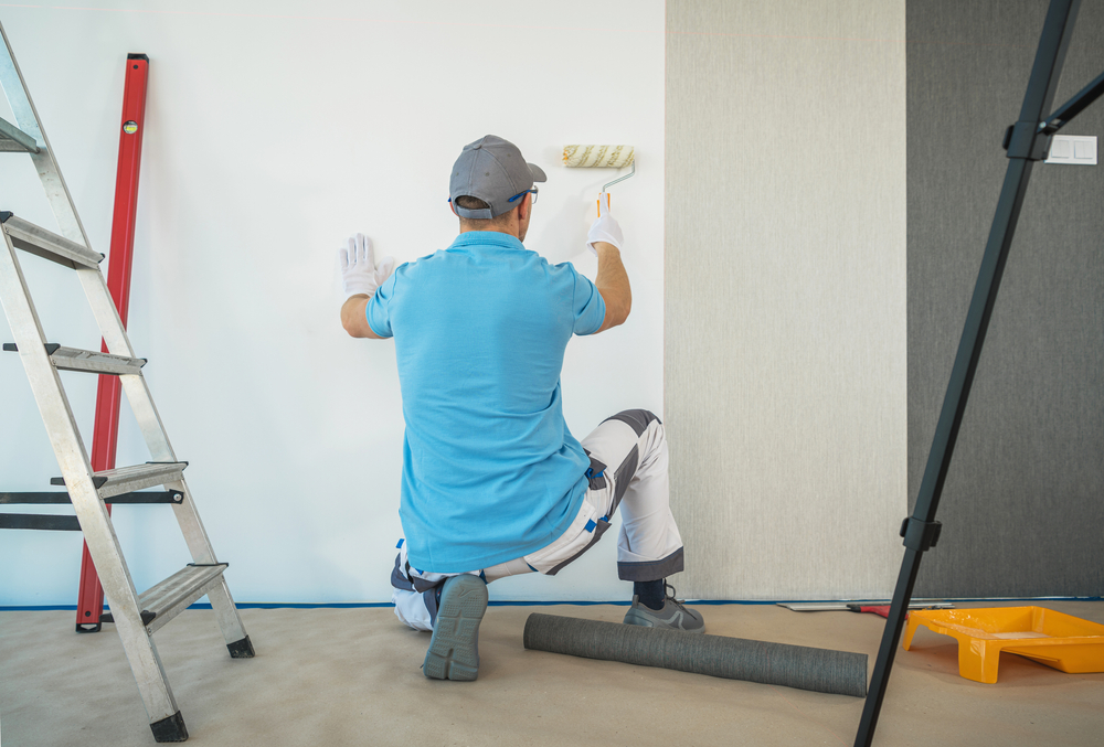 Huur een professionele renovlies behanger uit Helmond en krijg 10% korting op het behangen en sauzen van je nieuwbouwwoning.